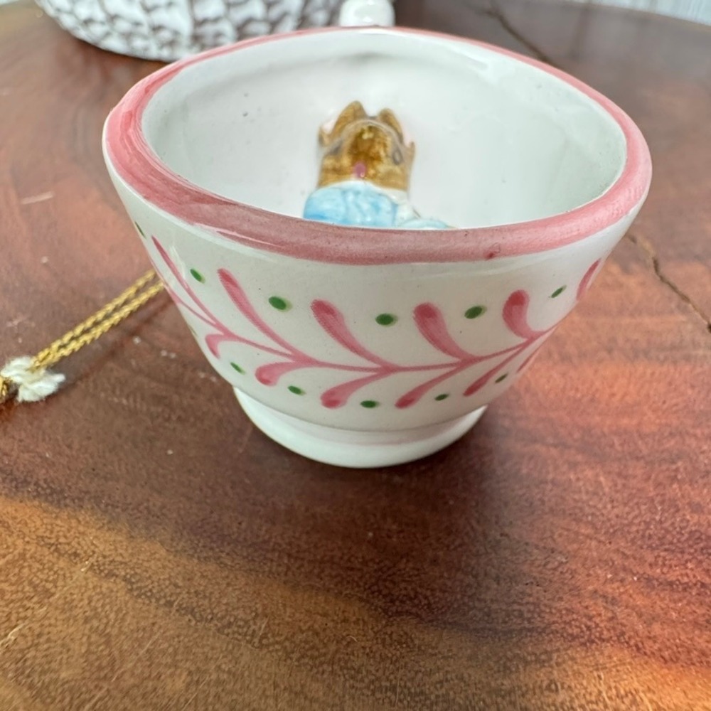 Vtg 1990 Schmid Beatrix Potter Peter Rabbit Teacup Ornament Ceramic Pink White - Picture 4 of 6